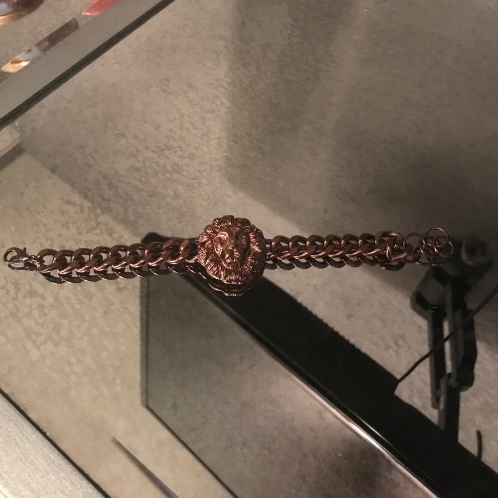 Derng lion head bracelet never worn.