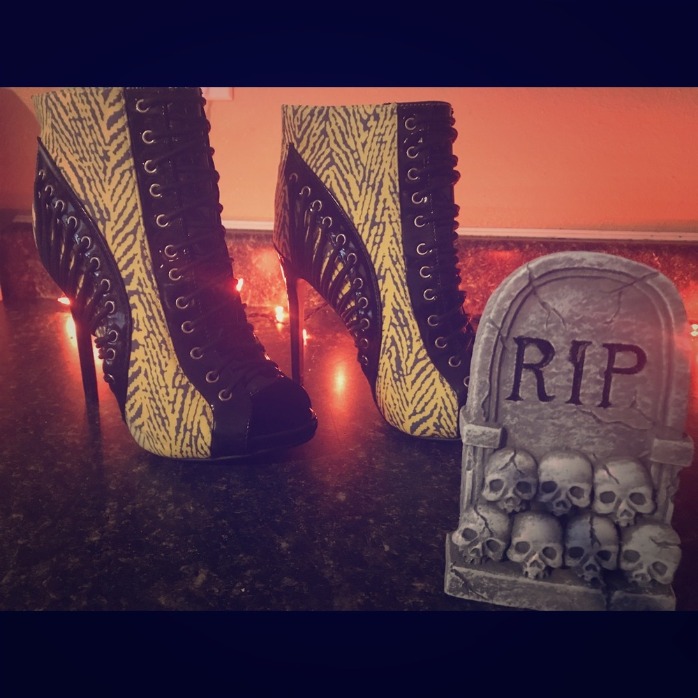 Halloween Heels *brand new*
