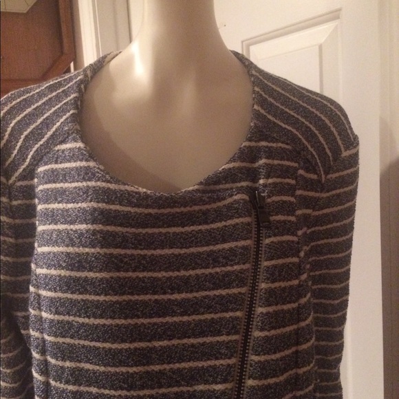 🎉🎉Cute Loft angle zip light jacket - Picture 2 of 6