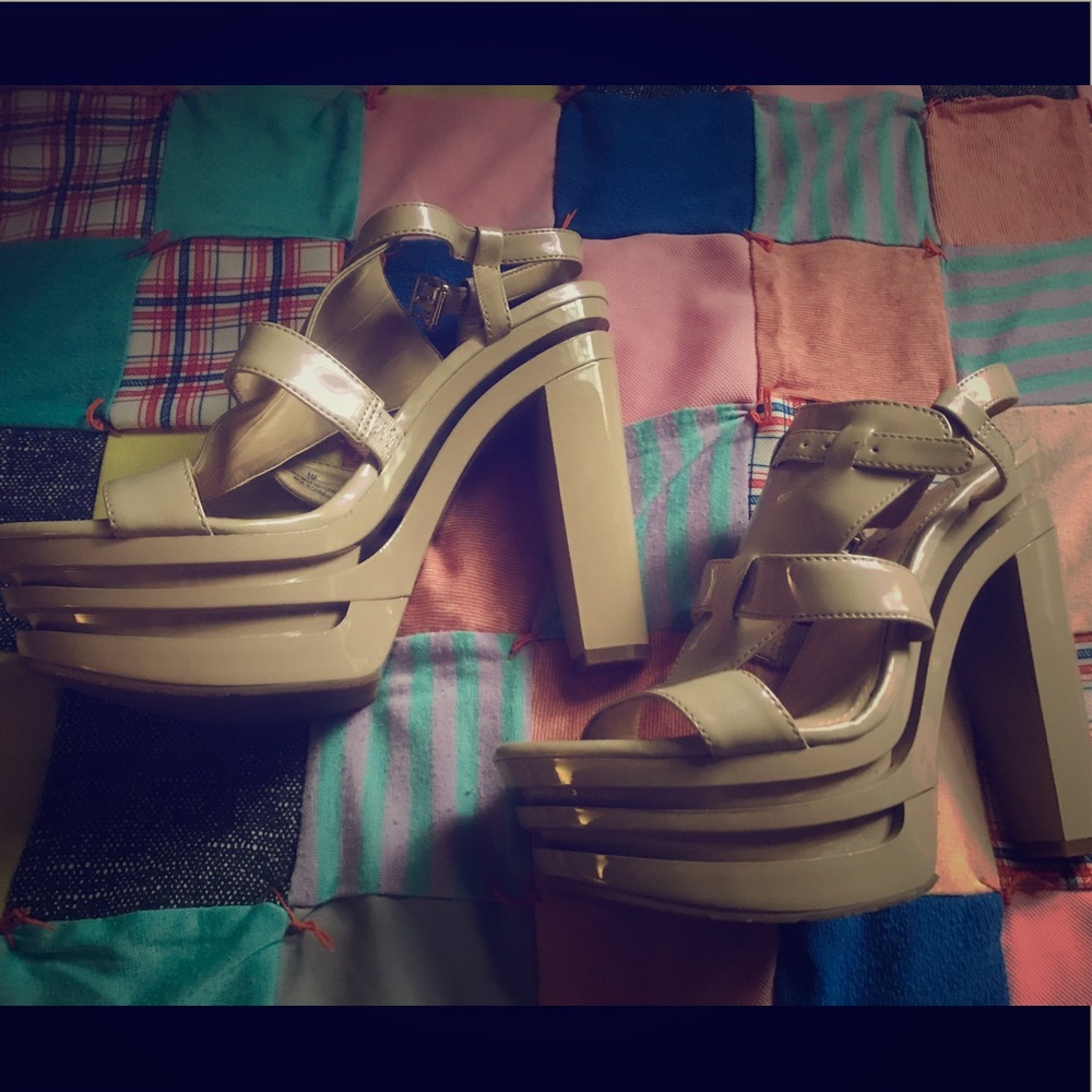 Gianni Bini excellent nude pumps high heels size 8