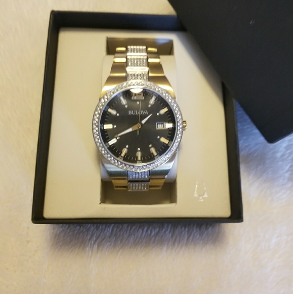 Men's Gold Bulova Timepiece - Picture 2 of 3
