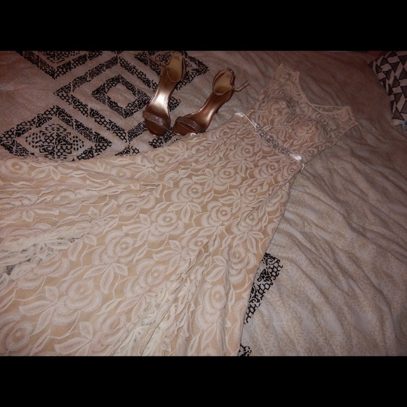 🥂🥂 CLASSY LACE PARTY GOWN 🥂🥂 - Picture 2 of 5