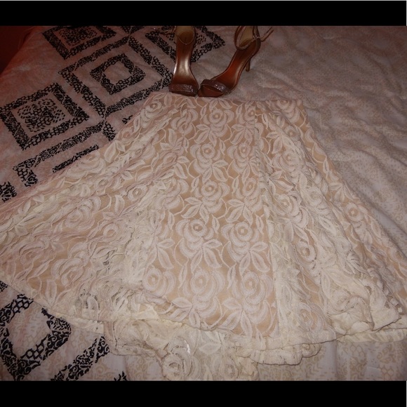 🥂🥂 CLASSY LACE PARTY GOWN 🥂🥂 - Picture 3 of 5