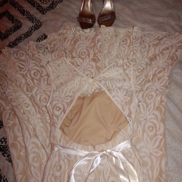 🥂🥂 CLASSY LACE PARTY GOWN 🥂🥂 - Picture 4 of 5