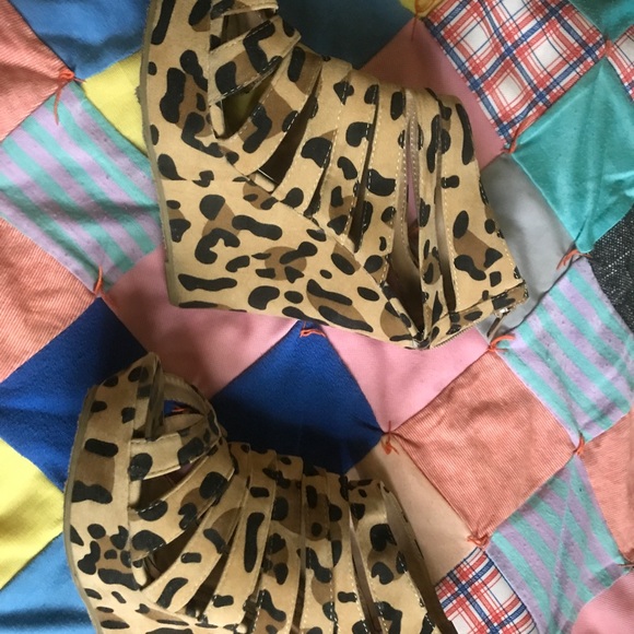 Cheetah print wedges size 8 - Picture 2 of 8