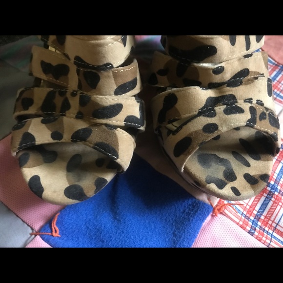 Cheetah print wedges size 8 - Picture 5 of 8