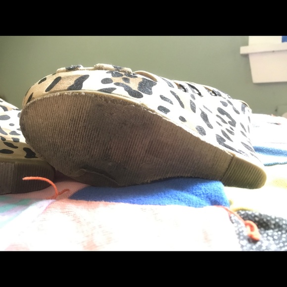 Cheetah print wedges size 8 - Picture 7 of 8