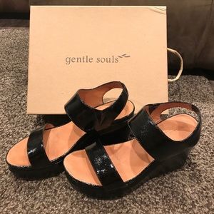 Gentle souls wedge