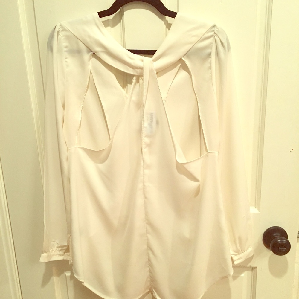 Amazing long sleeve backless top!!