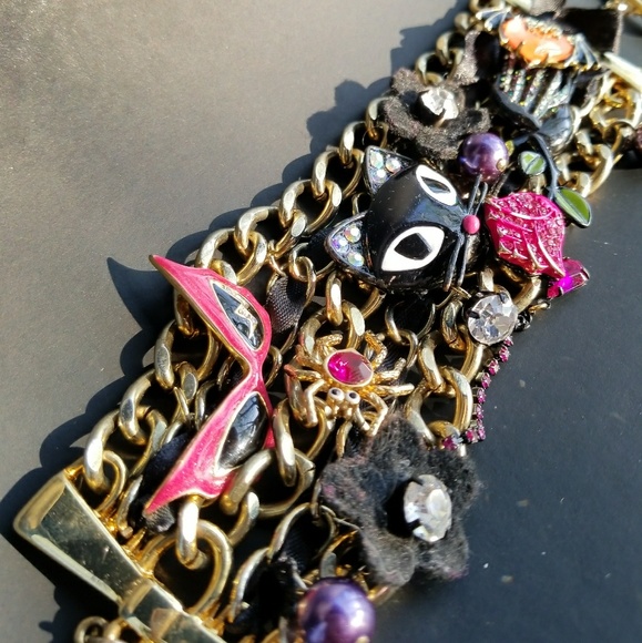🖤Betsey Johnson charm bracelet 🕸💕 - Picture 5 of 5