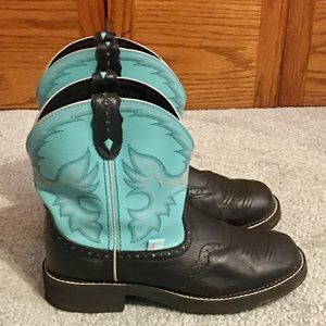 Justin Gypsy Boots **on hold do not buy**