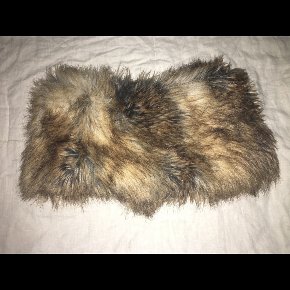 Faux fur Michael Kors neck scarf