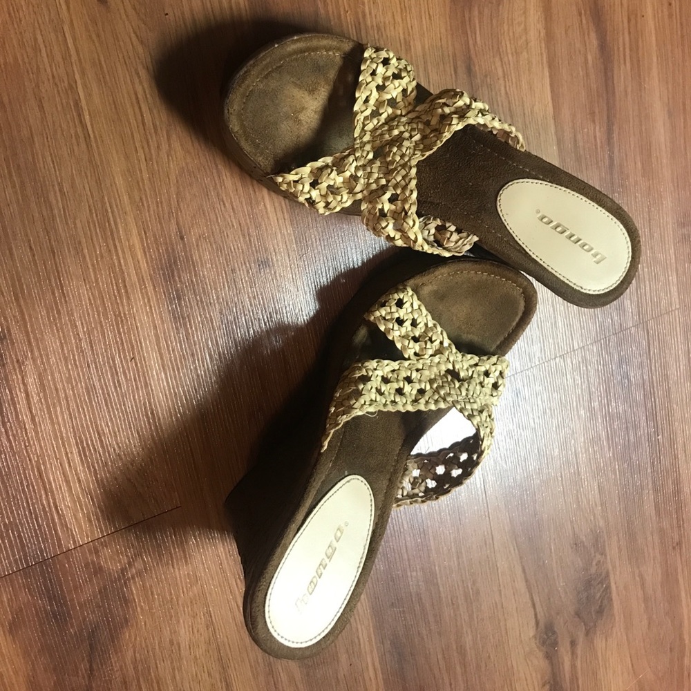 Bongo wedges.
