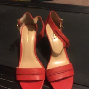 Leather never been worn. Strap around the ankle.