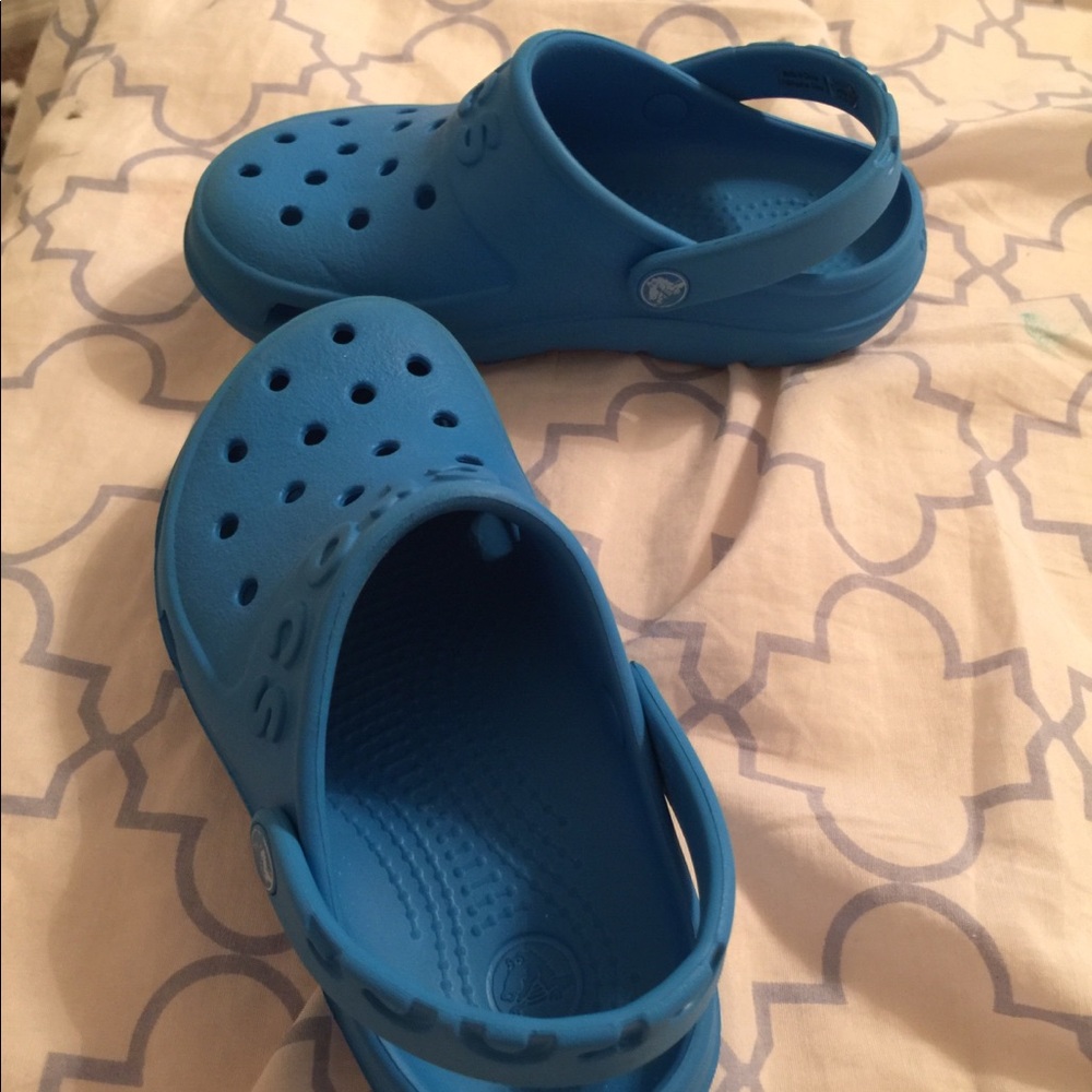BLUE CROCS SIZE 10C