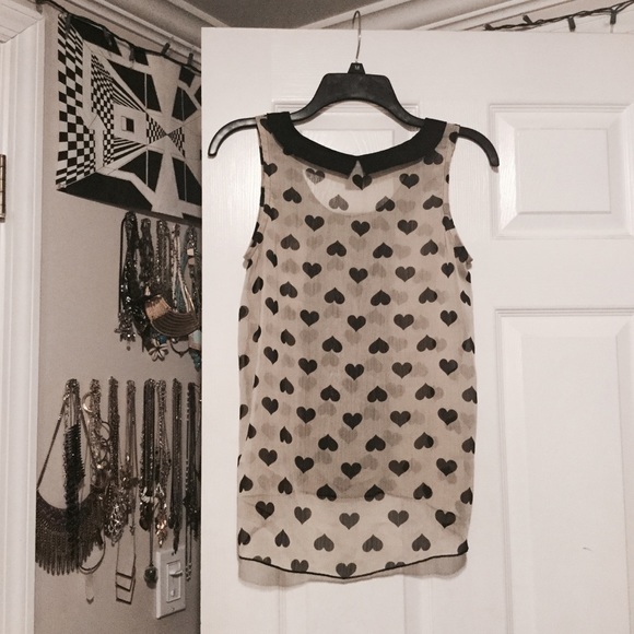 Black and White Heart Printed Top - Picture 2 of 6