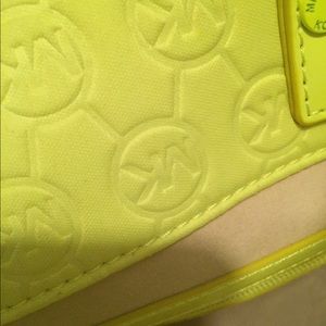 Neoprene MK fluorescent tote