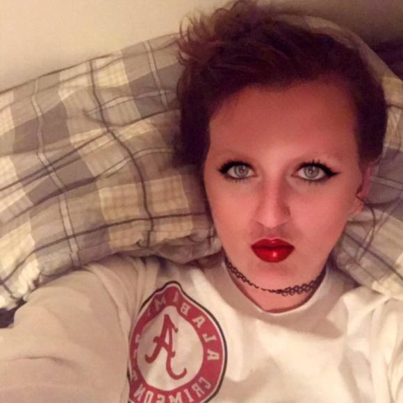 Meet your Posher, Courtney - Picture 1 of 1