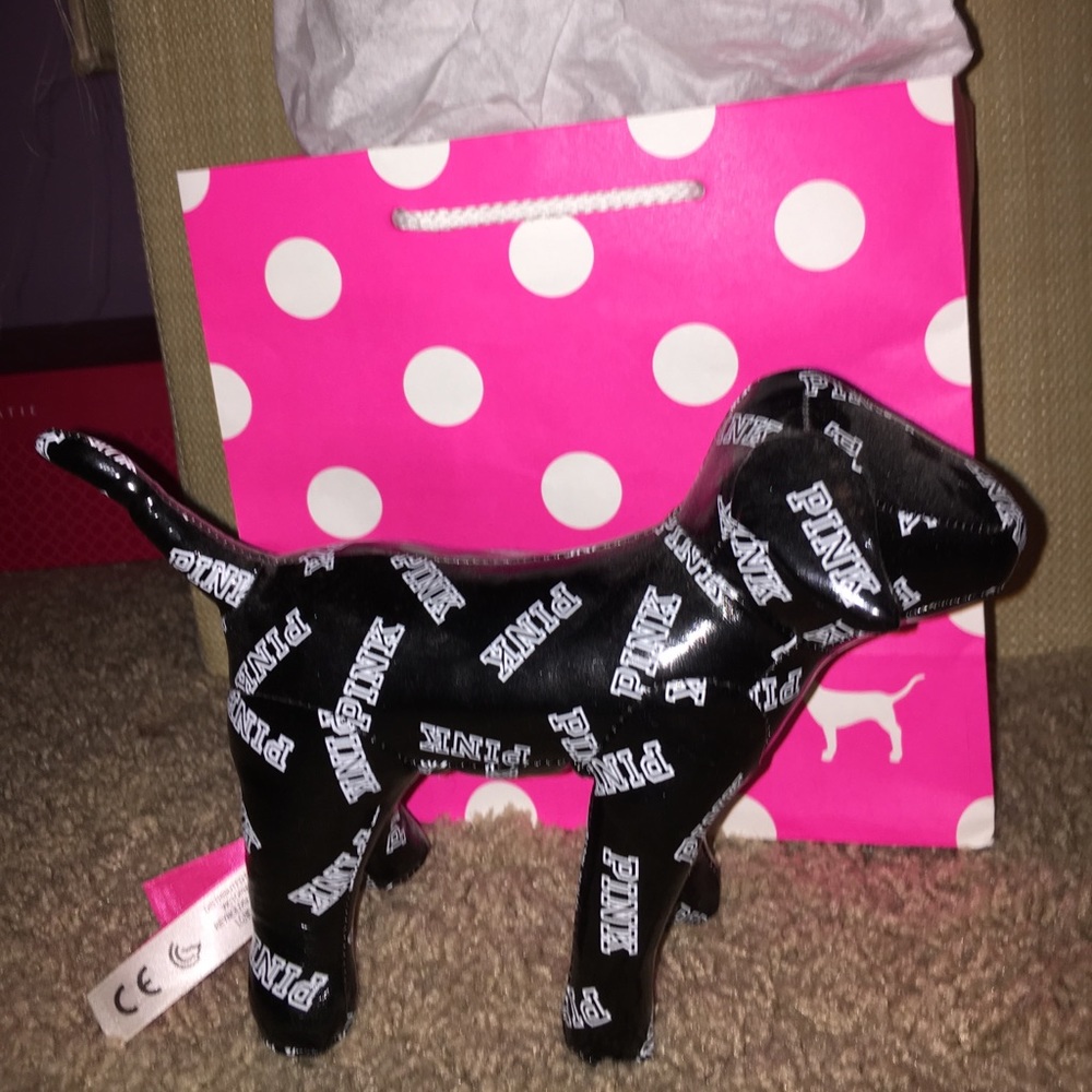 Black pink vs dog