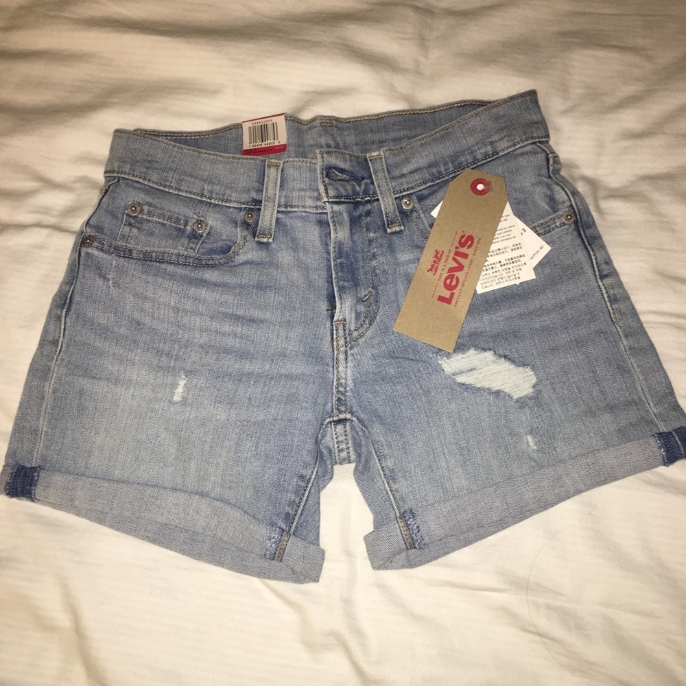 NWT Levi Shorts😻