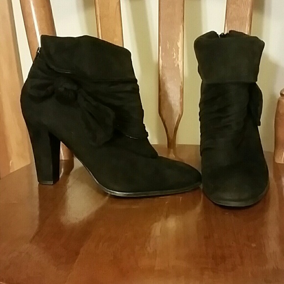 Impo Stretch Shoes - Suede Black Booties w/ Bow