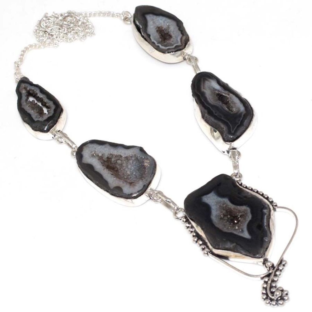 NWOT Beautiful Druzy Necklace – Black WE44640