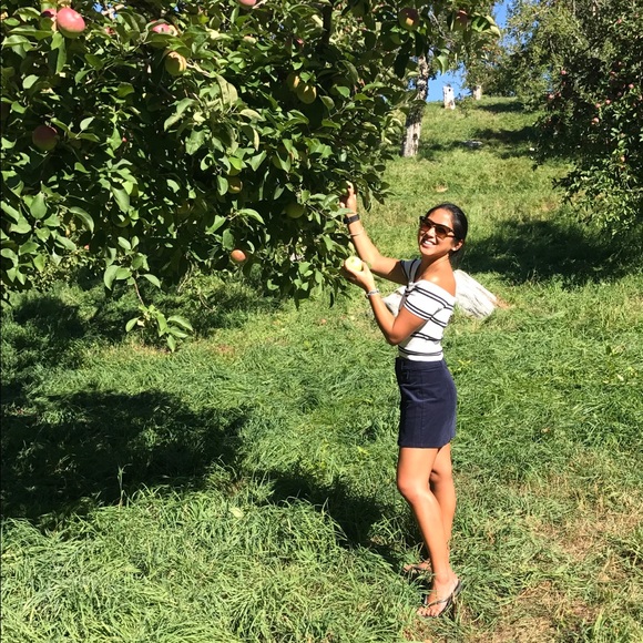 Meet your Posher, Emily! - Picture 2 of 8