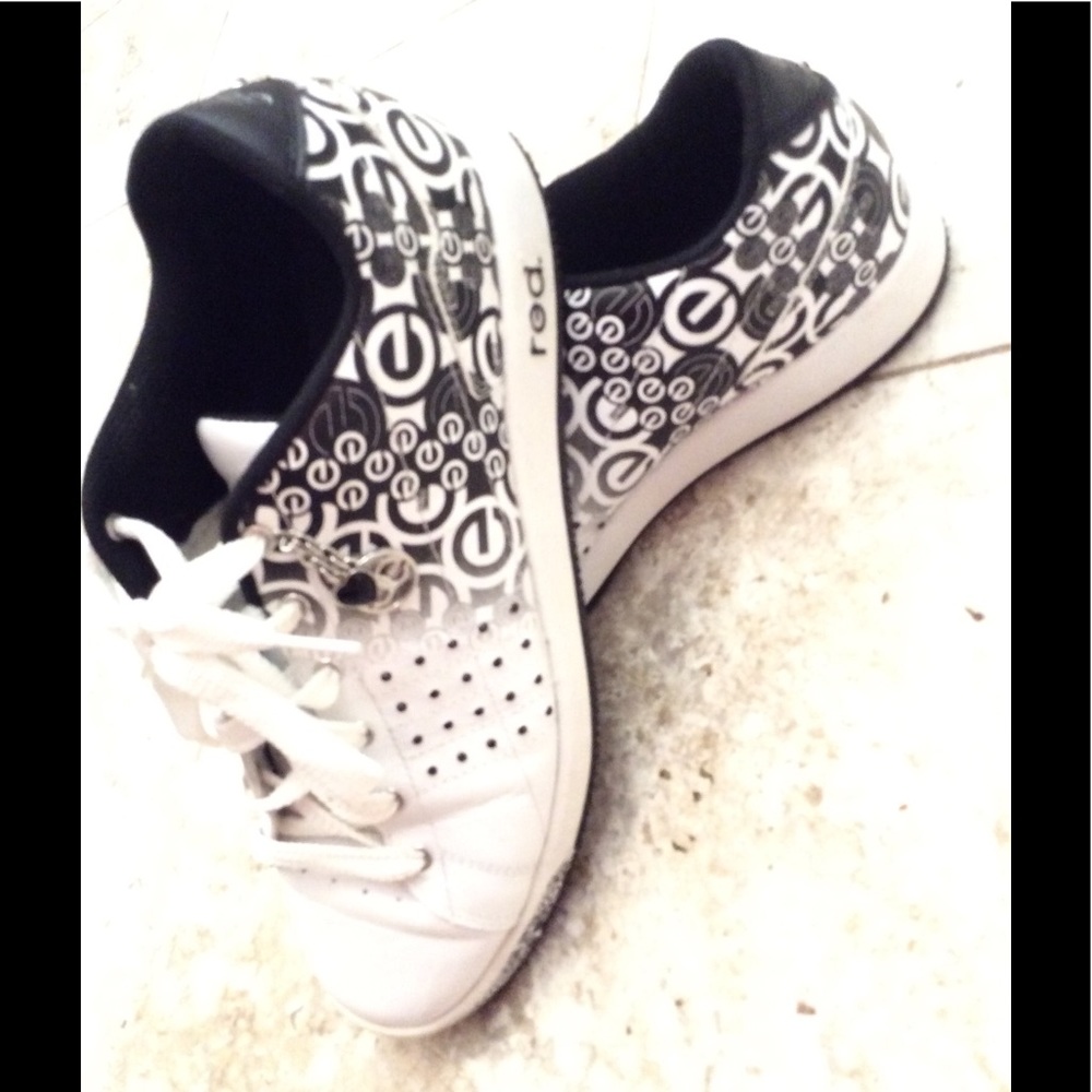 Echo red tennis shoes.