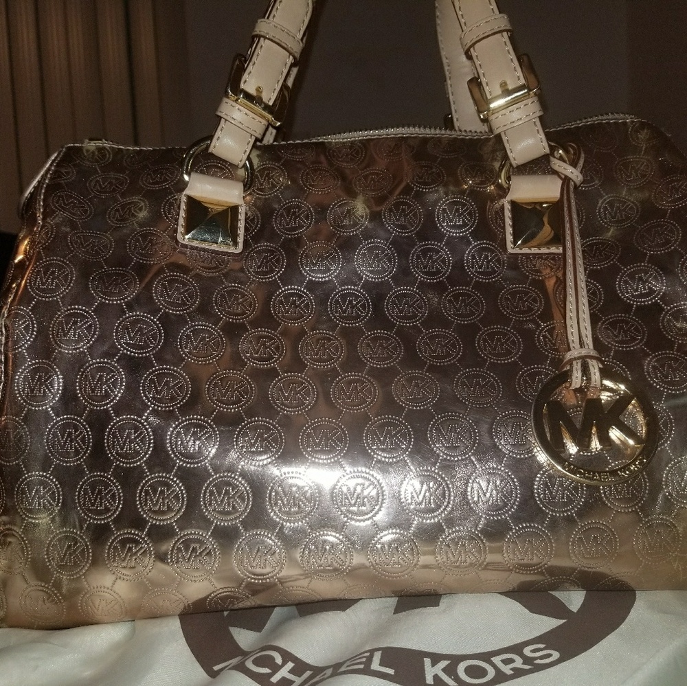 Rose Gold Michael Kors purse 😍😍