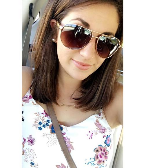 Meet your Posher, Katie - Picture 1 of 1