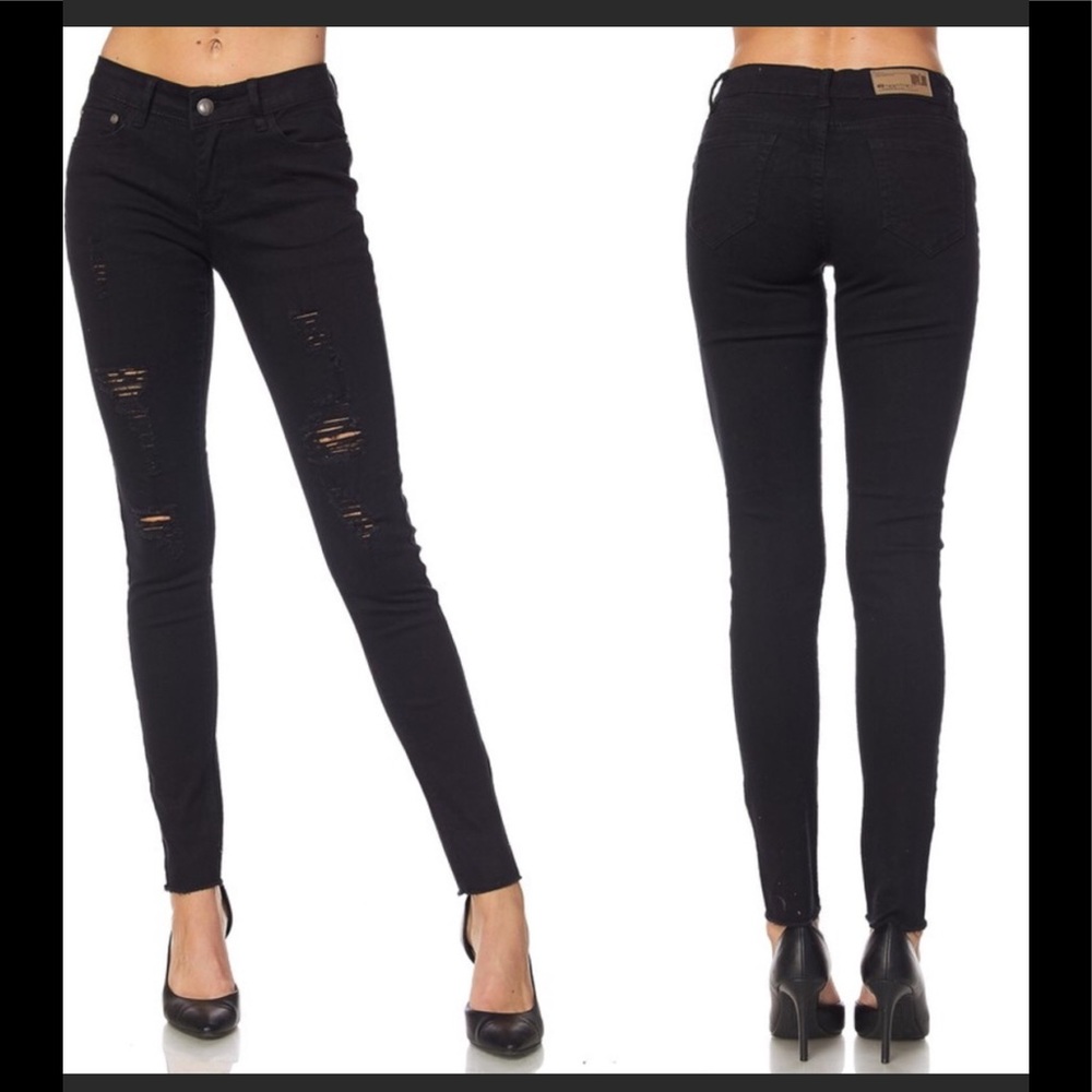 Black distressed skinny jeans