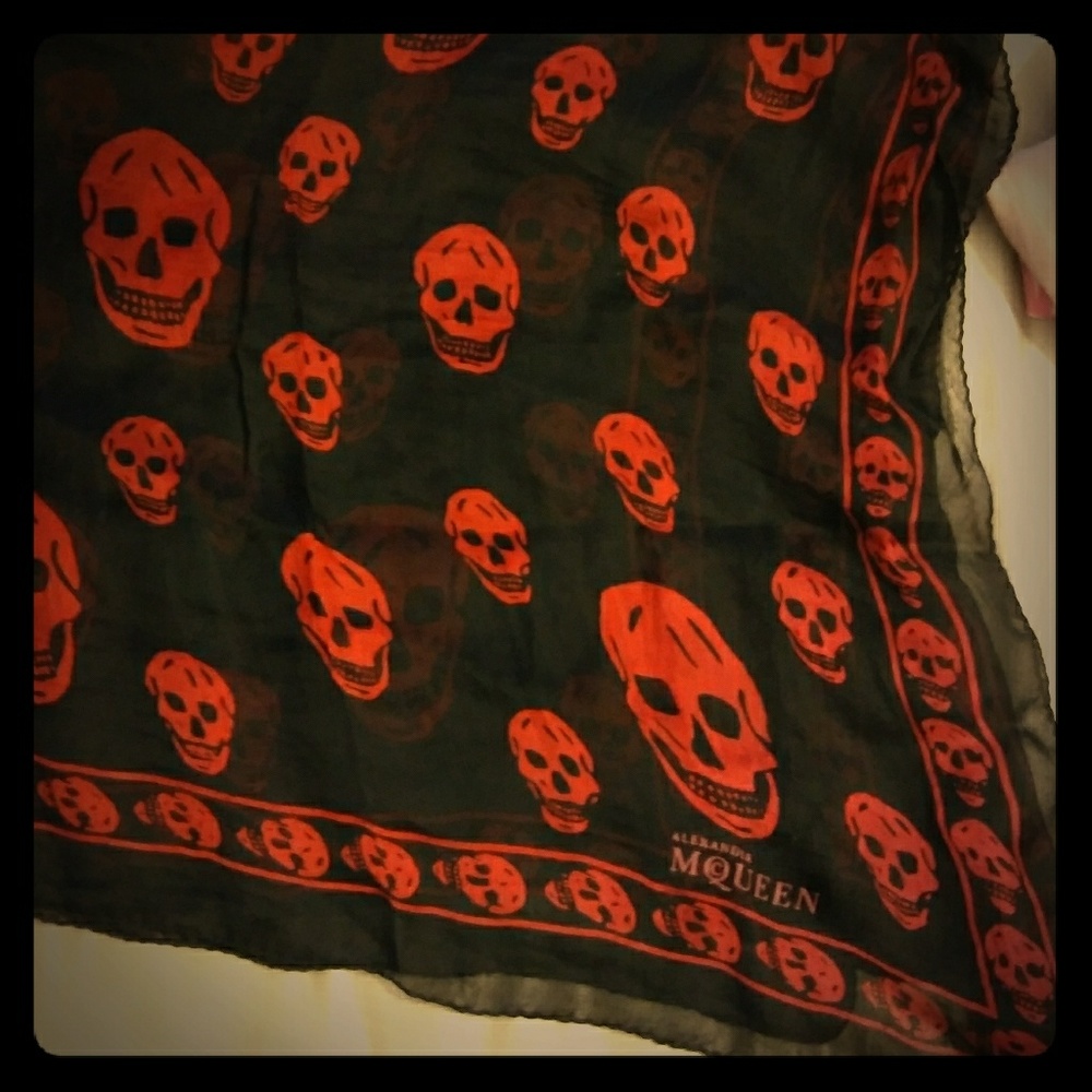 100% REAL ALEXANDER MCQUEEN SILK SCARF.
