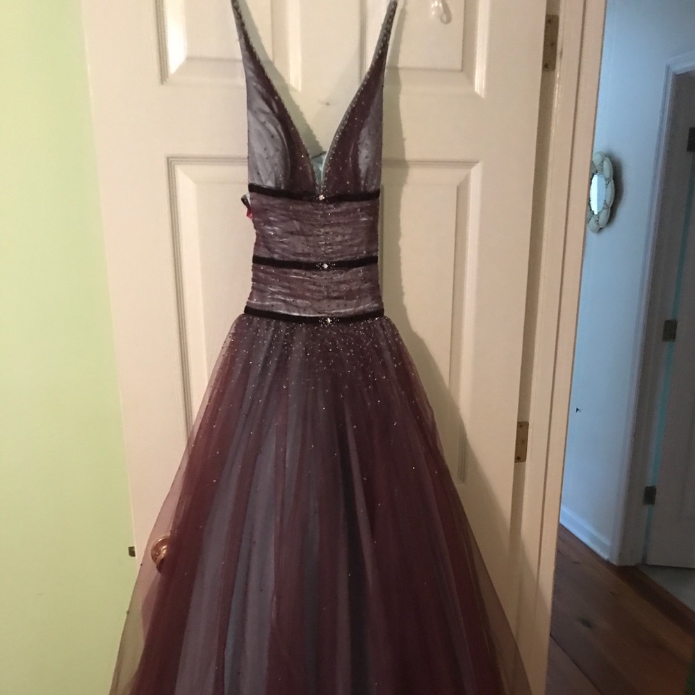 Beautiful formal Size 4.