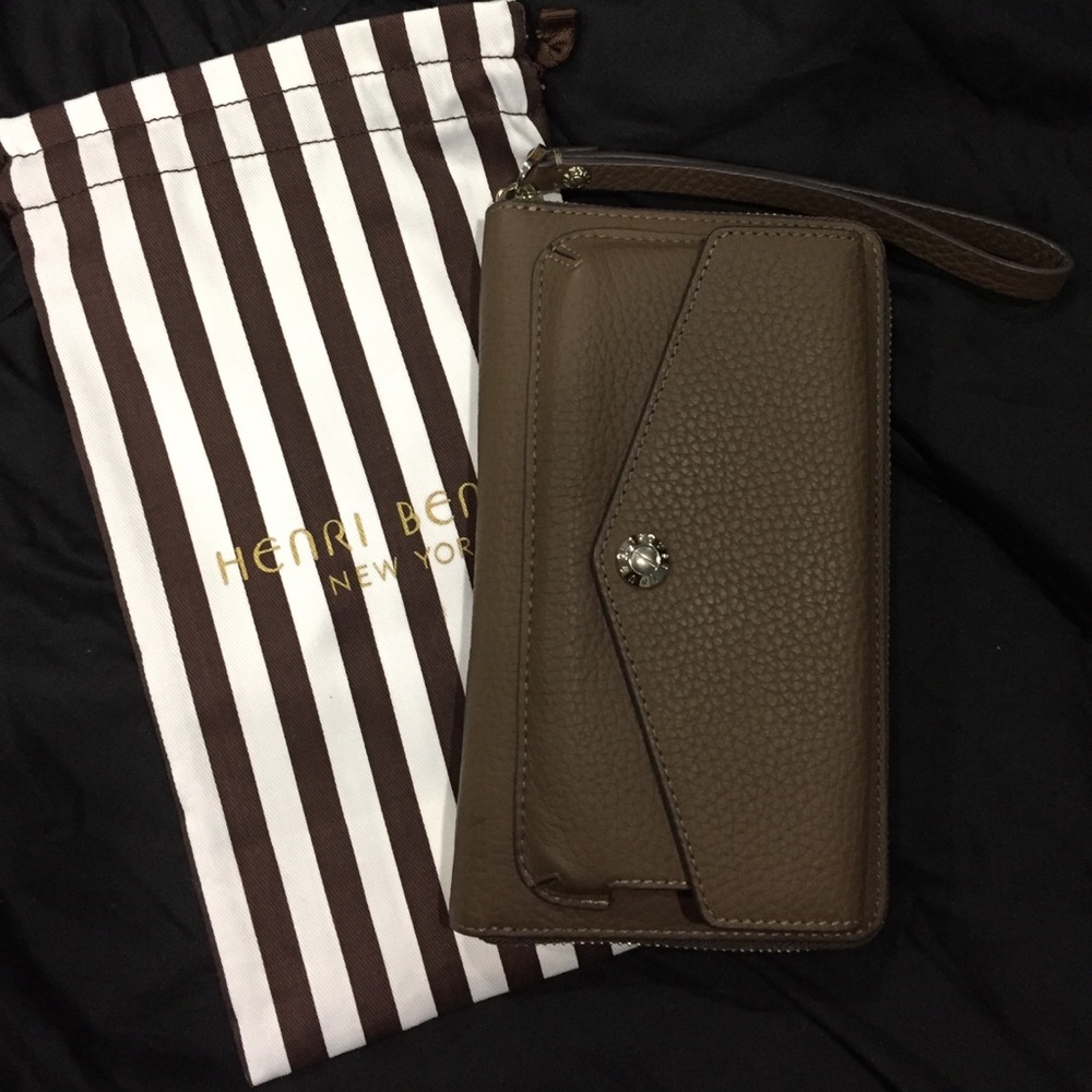 Henri Bendel West 57th Zip Wallet w/ Phone Pocket