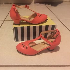 Girls coral dress shoes