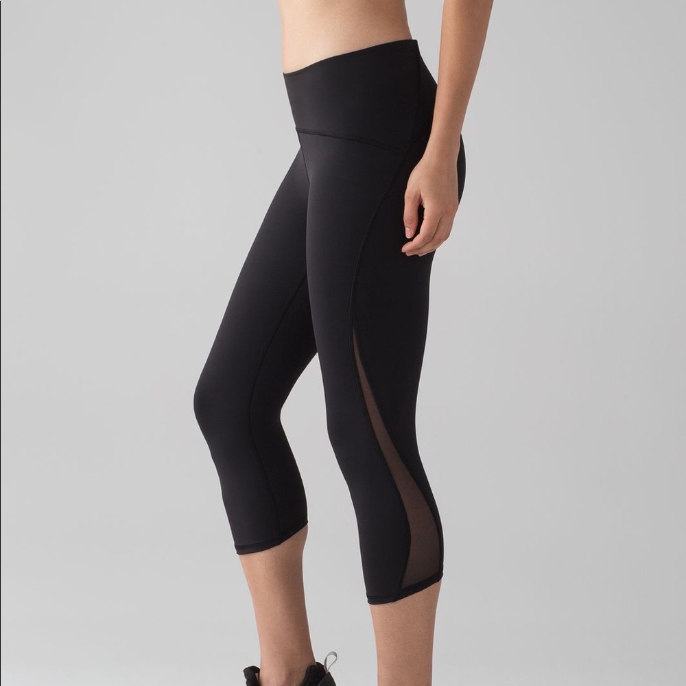 Lululemon train times crop 17" black NWT size 6