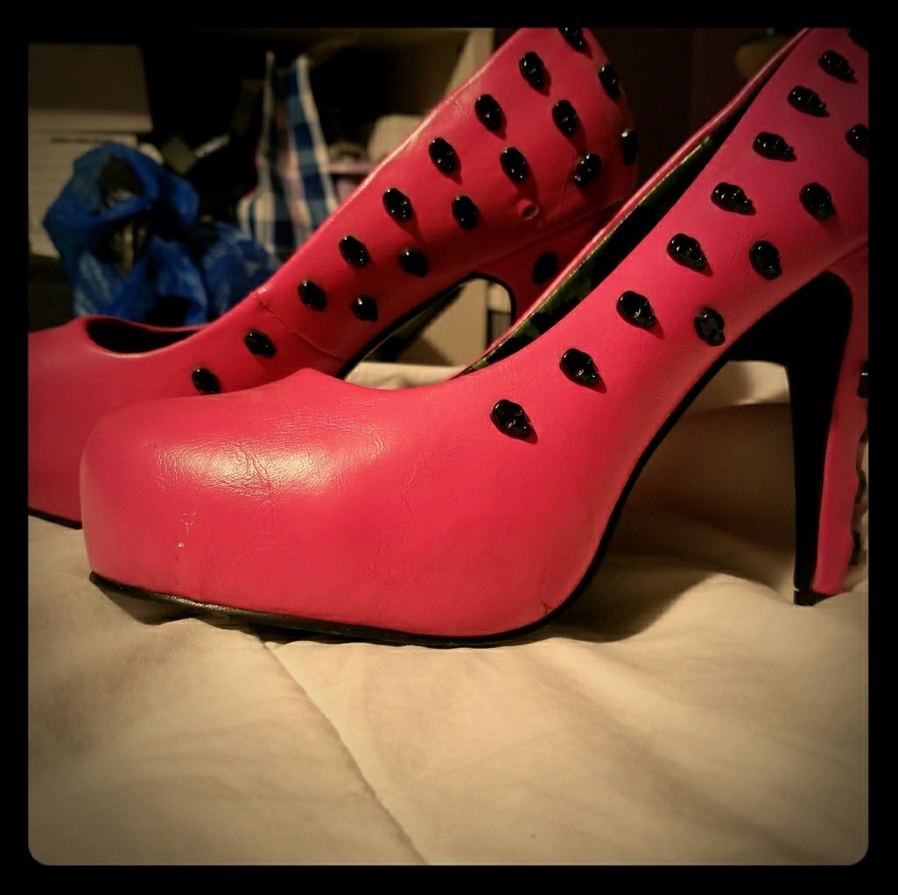 Abbey Dawn Pink Skull Pumps