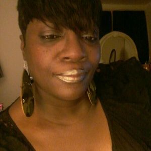 Meet your Posher, Regina