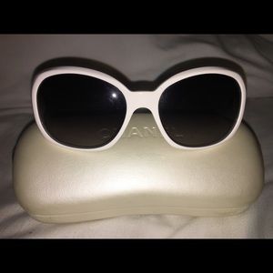 Chanel 5113 CC Logo Camellia Flower Sunglasses