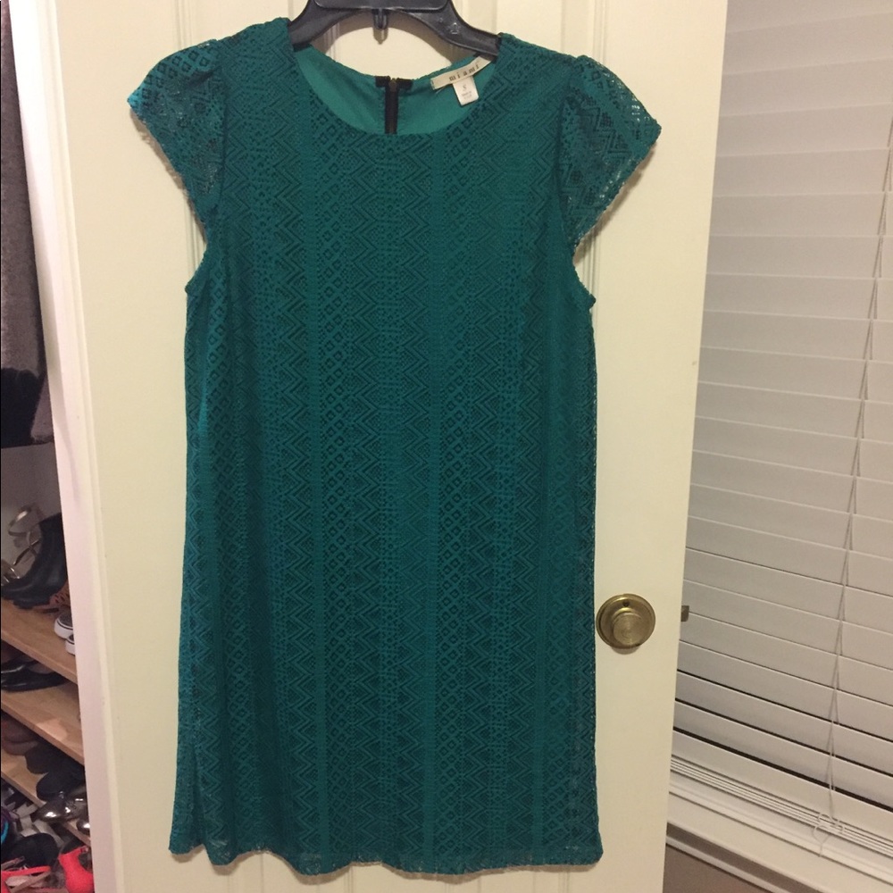 Lace green dress
