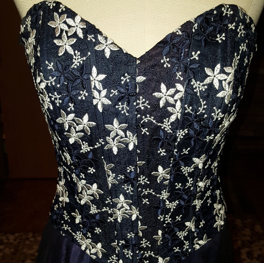 Navy formal maxi dress doesn't fit my mannequin