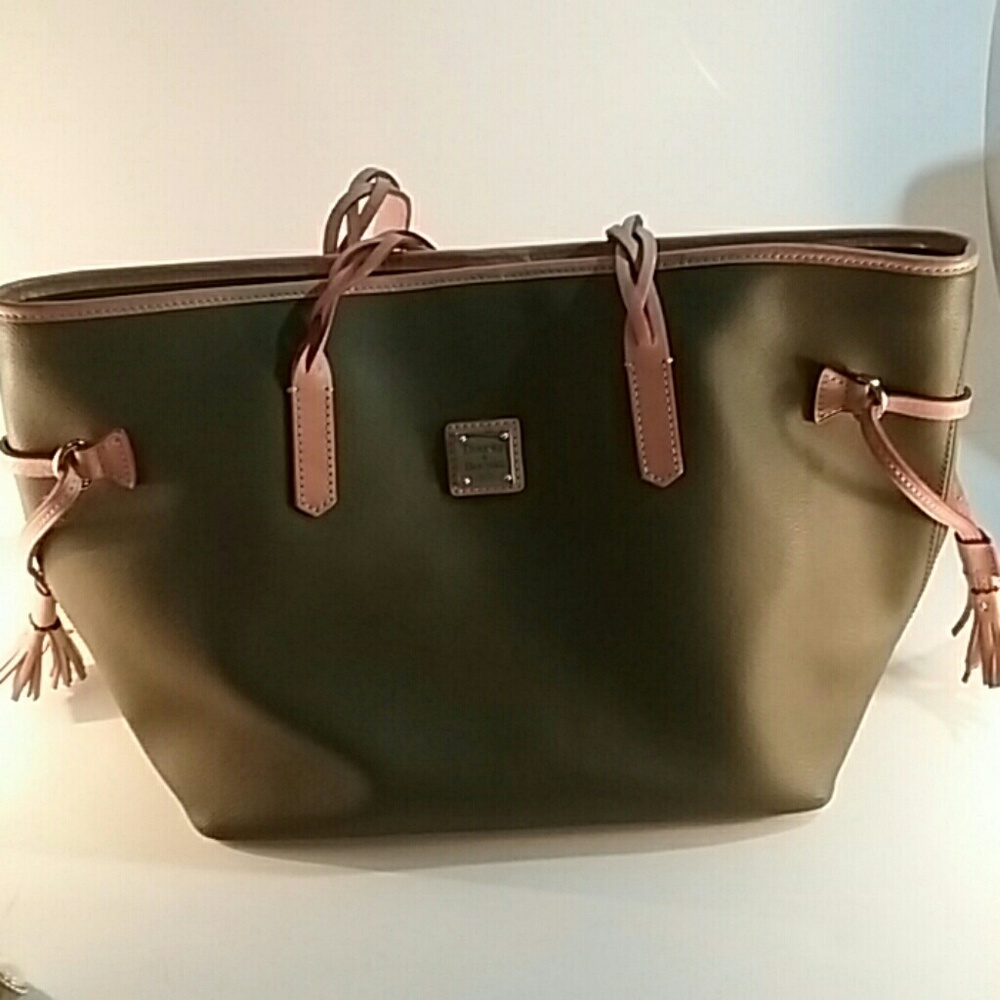 Like New Dooney & Bourke Purse Large