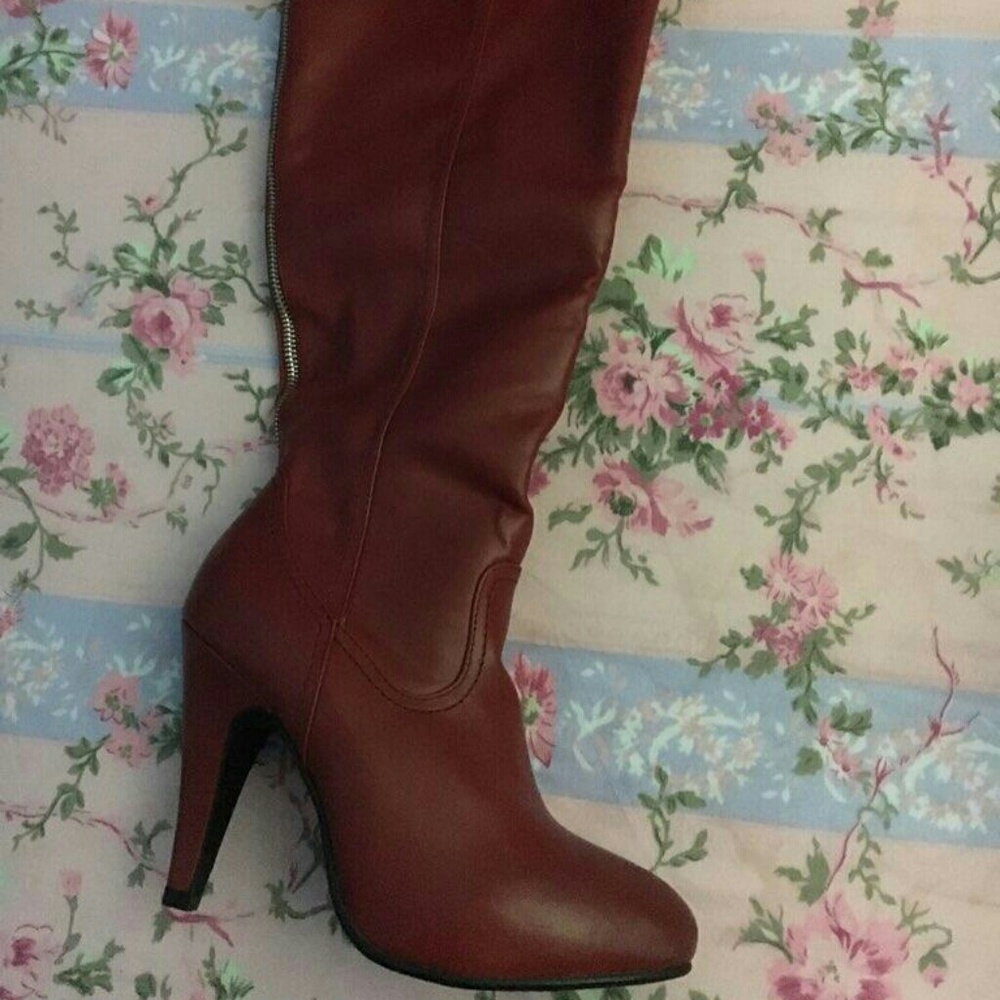 Red heel boot