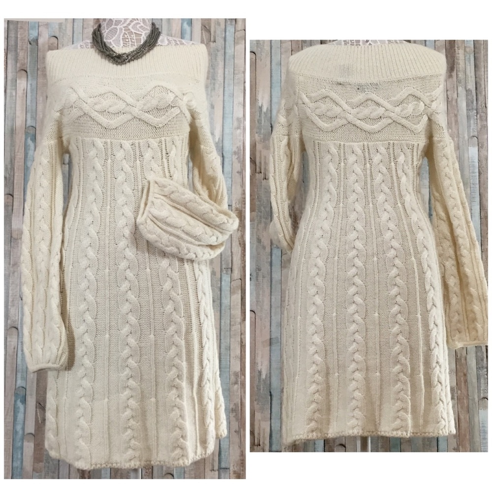⬇️$27 Victoria's Secret Moda Int Sweater Dress