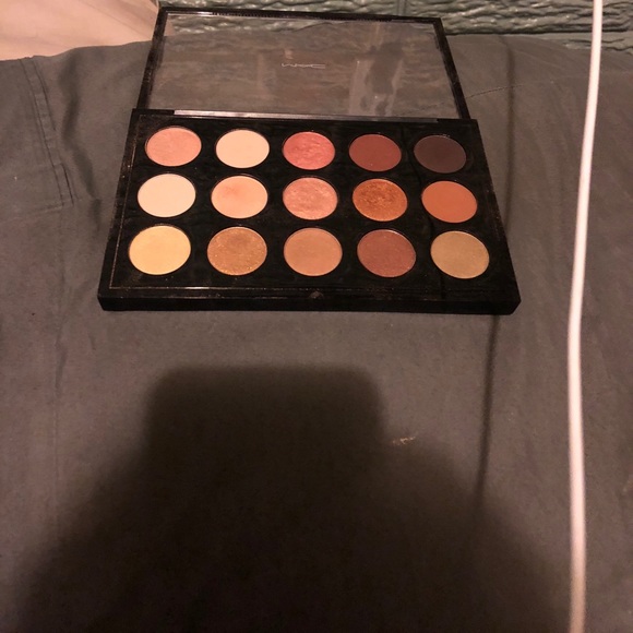 Mac eyeshadow palette - Picture 2 of 3