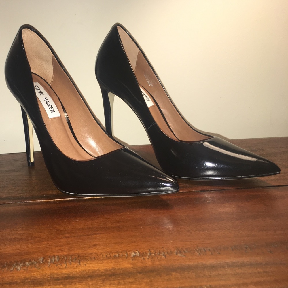 Steve Madden patent leather pump