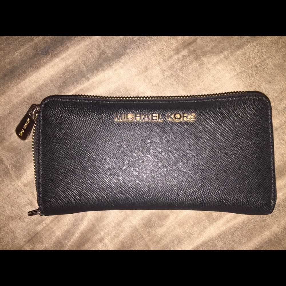 Black Michael Kors Wallet "Jet Set Travel"