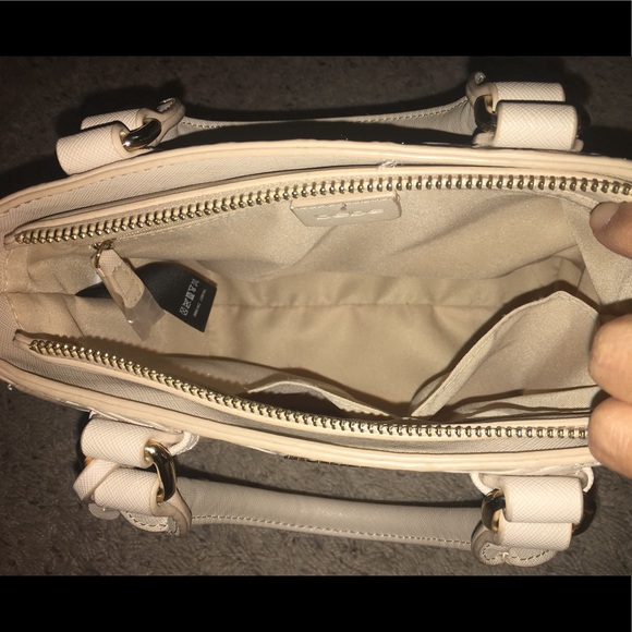 💛💛Bebe small Tan handbag No flaws! Used few times - Picture 5 of 7