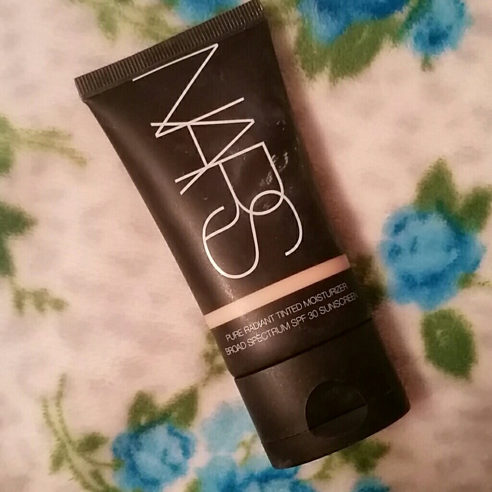 NARS Tinted Moisturizer  : Terre- Neuve