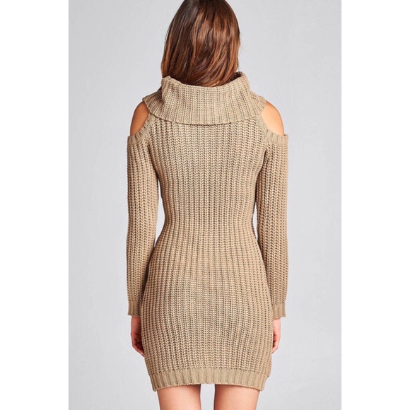 Long sleeve turtle neck cold shoulder - Picture 4 of 5